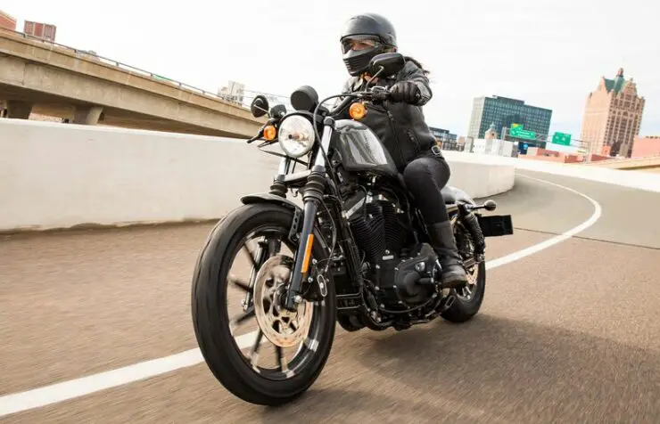 Harley Davidson Iron 883 (2022)