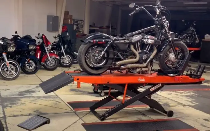 Are There Any Specific Safety Requirements For Using A Motorcycle Lift With A Harley Davidson