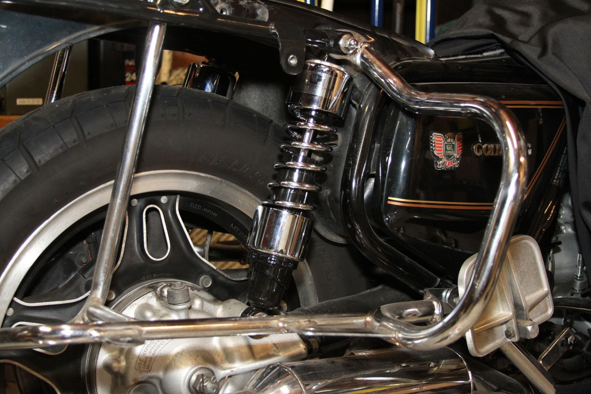 Best Rear Shocks For Harley Davidson White Star Rides