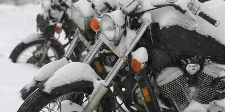 When Is It Too Cold To Ride A Motorcycle: Key Tips To Keep In Mind When Driving Your Harley In Winters 3 Harley Davidson Motorcycles Filled With Snow