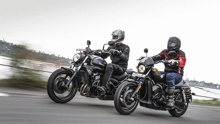 Harley Davidson Road King Vs Heritage Softail - Two Motorbikes Driving