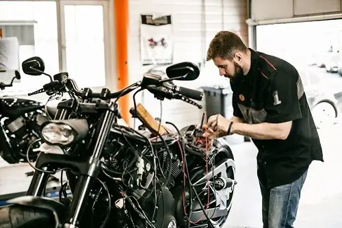 How Do You Install A Battery On A Harley Davidson
