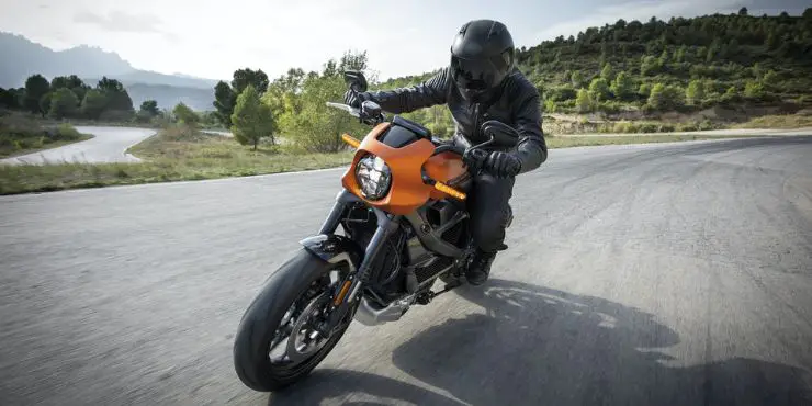 how fast can a harley davidson go - harley davidson rider driving his motorbike fast