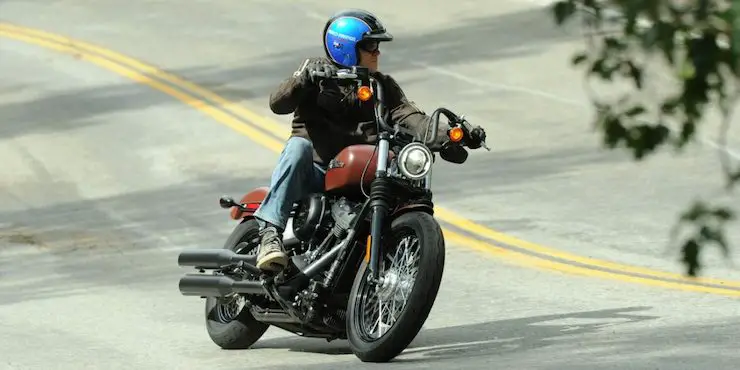 How To Adjust Handlebars On A Street Glide - Harley Davidson Driving On Street