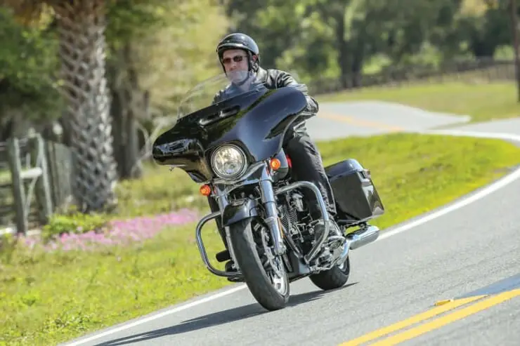 How To Remove Street Glide Fairing - Street Glide On The Road