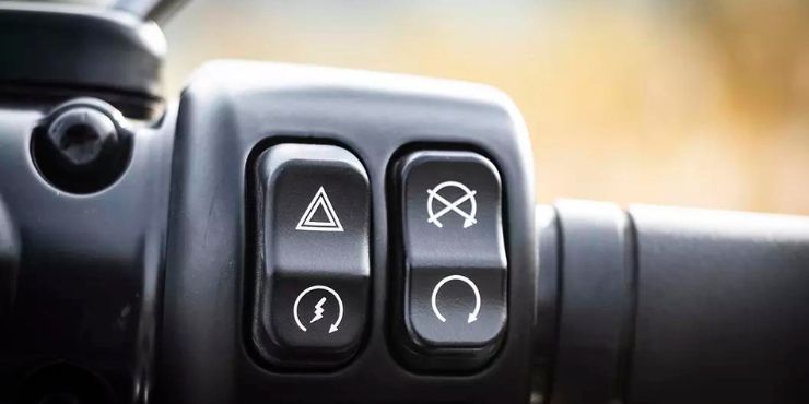 harley-davidson motorcycle emergency flashers button